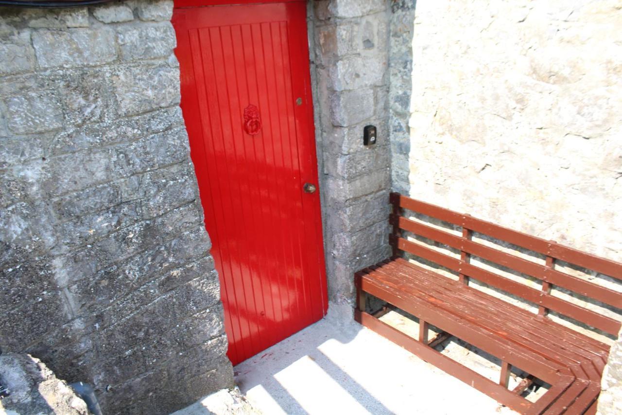 1844 Seascape Cottage Is Located On The Wild Atlantic Way Fanore Exterior foto