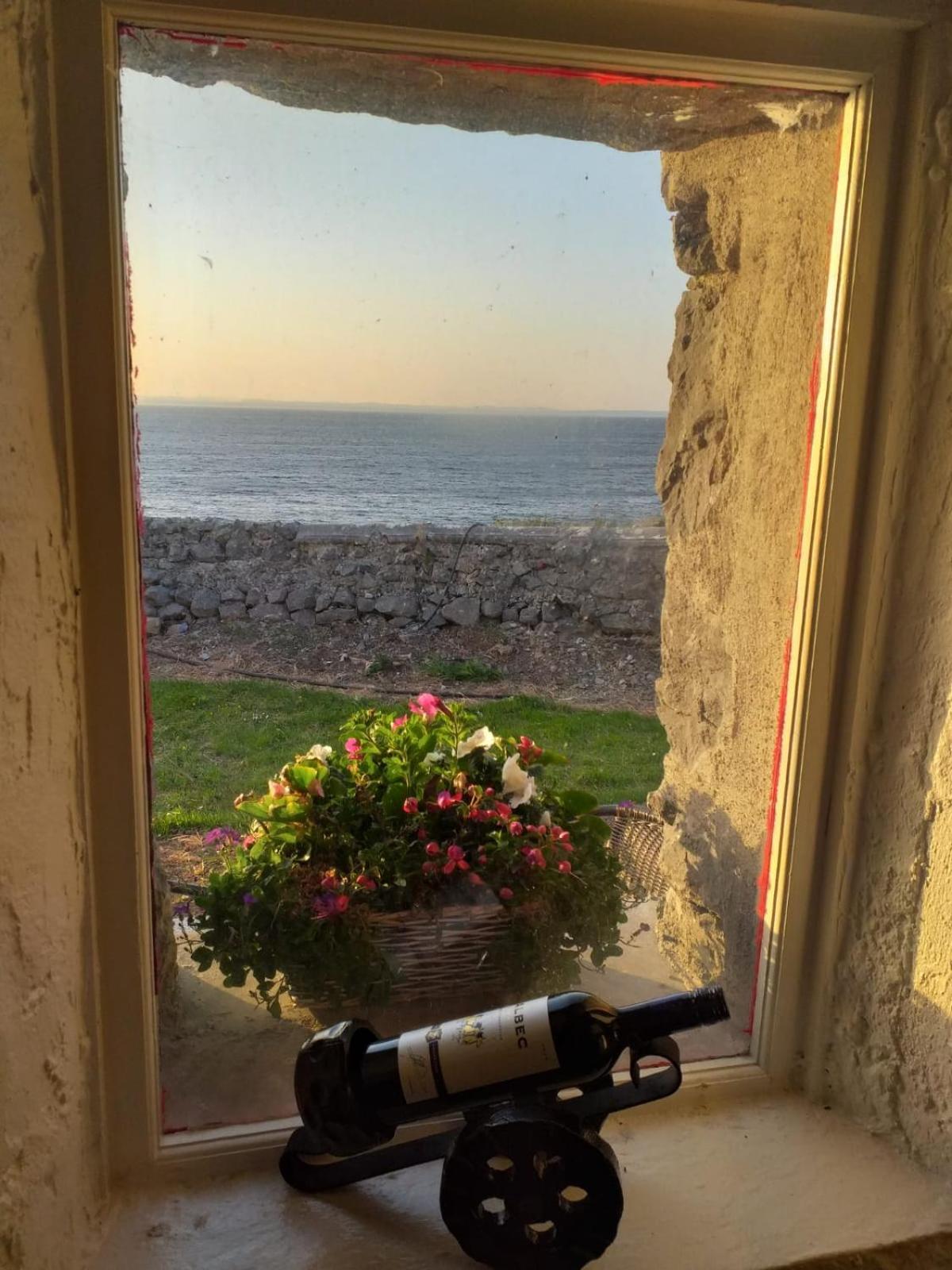 1844 Seascape Cottage Is Located On The Wild Atlantic Way Fanore Exterior foto